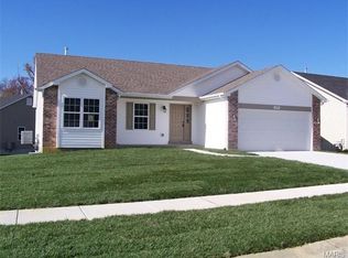 395 Shadow Pines Dr, Wentzville, MO 63385