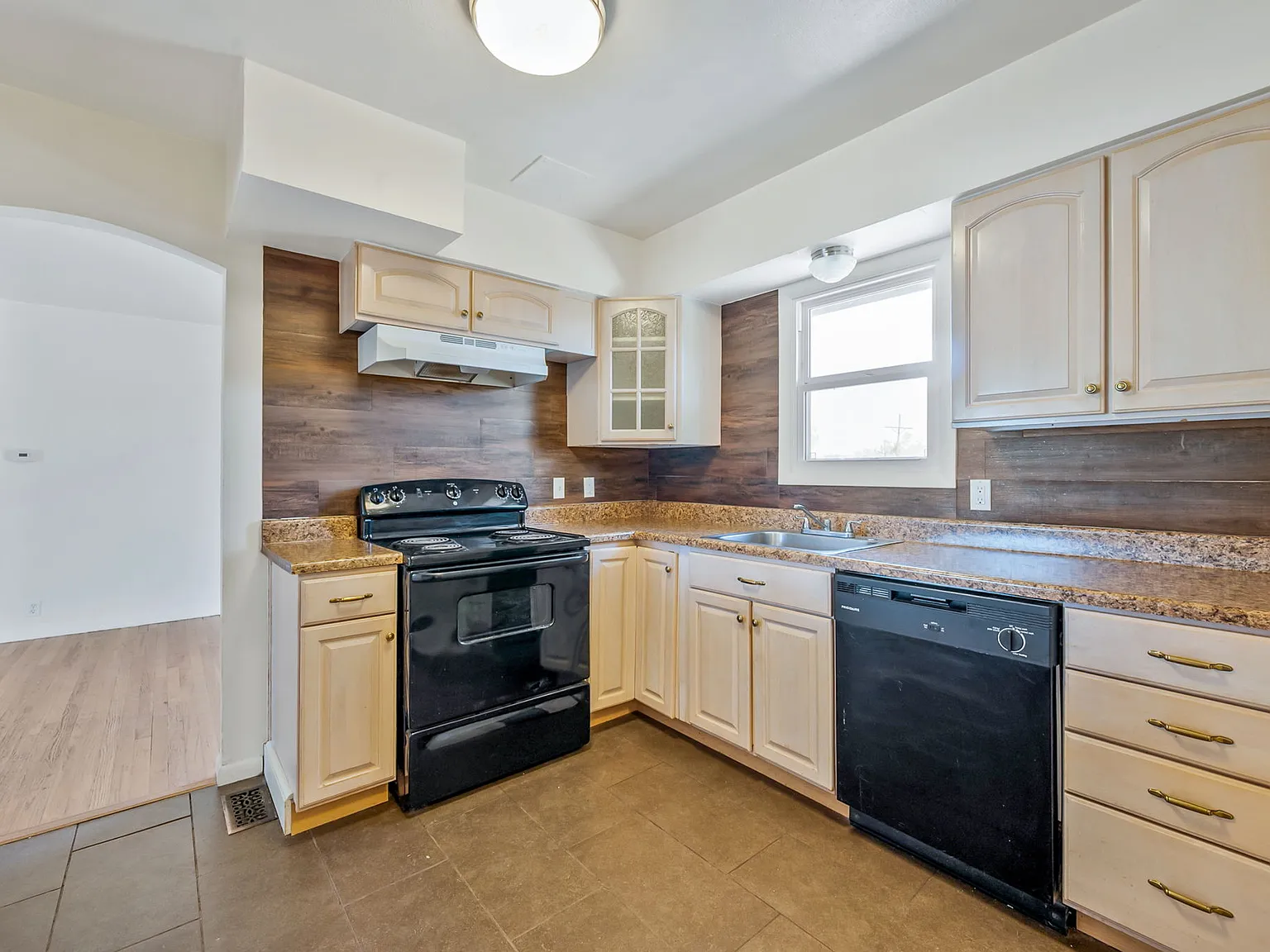 3036 W Prospect Rd — Photo 3