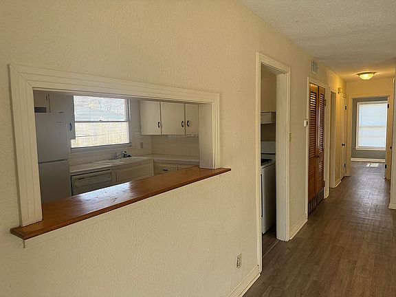5th image of 817 S Pioneer Dr