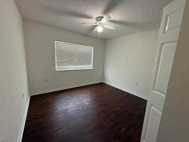 231 SW Palm Dr #107 — Photo 16