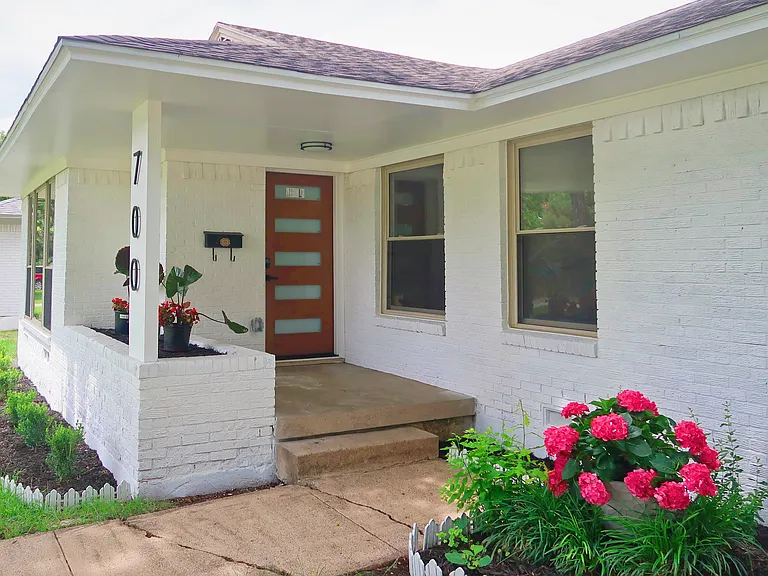 700 Dumont Dr — Photo 13