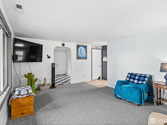 4th image of 584 W Wanamaker Road