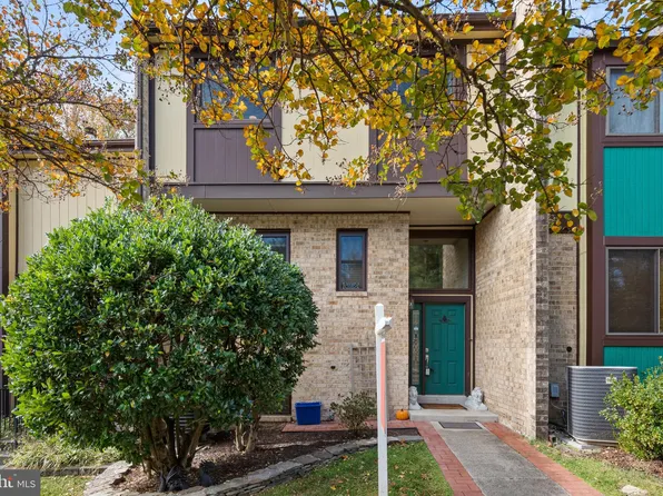 6824 Deer Run Dr, Alexandria, VA 22306