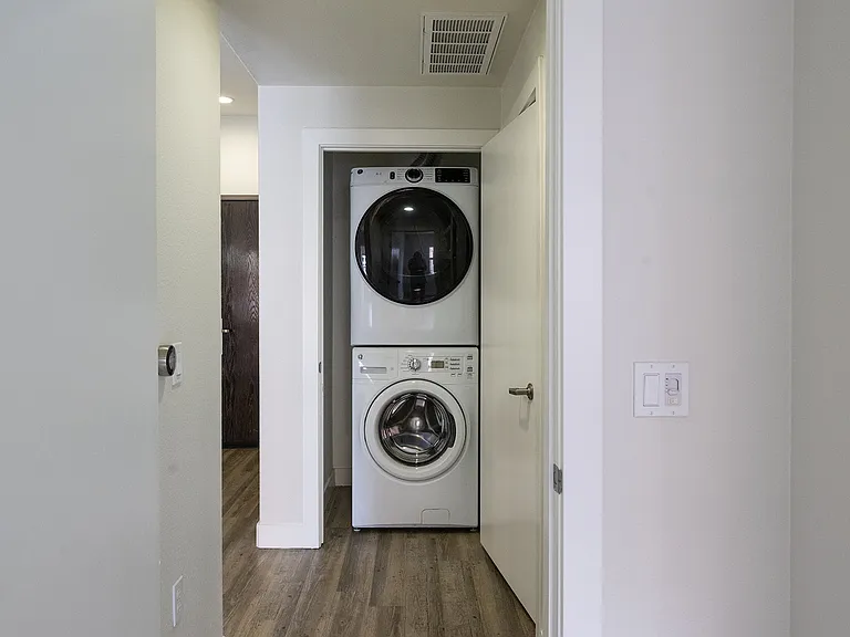 Urbana East Village Rental Flats — Photo 45