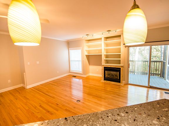 4th image of 2212 Bayberry St