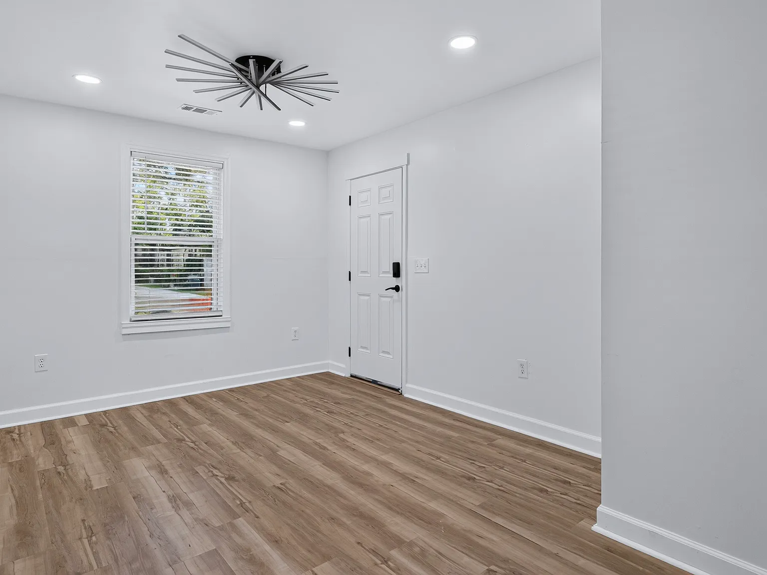 2 bed, 900 sqft, $1,650 — Photo 3