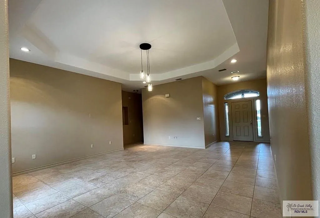 3 bed, 3.0 bath, 1797 sqft, $2,500 — Photo 4