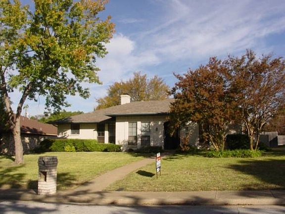 2nd image of 319 Robin Hill Ln
