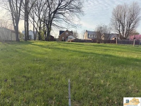 Walnut St, Cave City, KY 42127