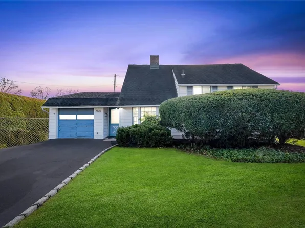 50 Pewter Lane, Hicksville, NY 11801