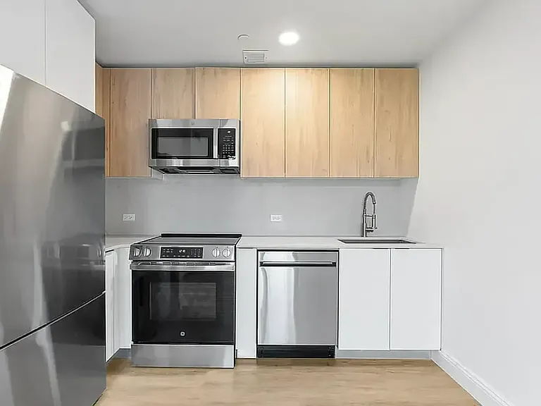 300 W 136th St #7N — Photo 4