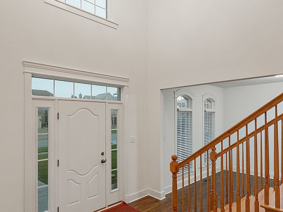 3rd image of 9621 Bedford Dr