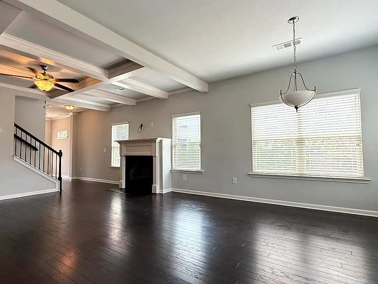 4752 Highland Ave — Photo 11