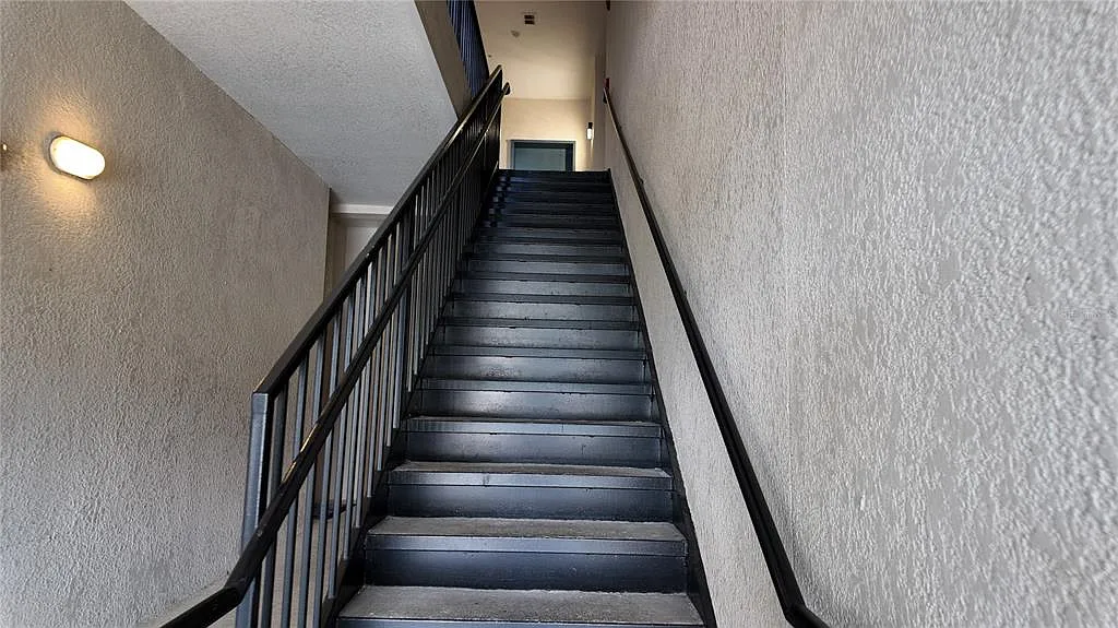 3 bed, 2.0 bath, 1433 sqft, $1,700 — Photo 2