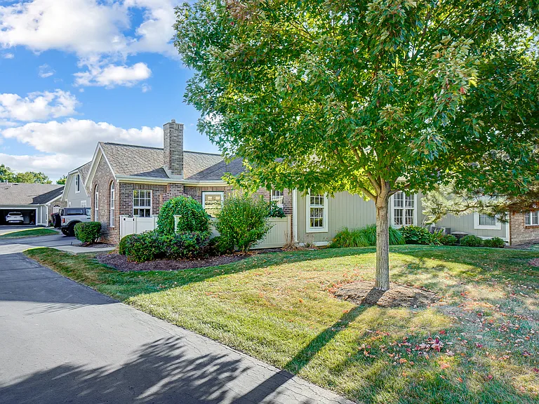 338 Bear Woods Dr — Photo 2