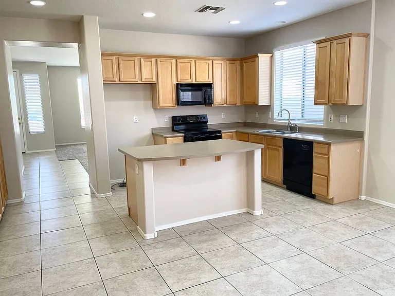3720 W Rushmore Dr — Photo 8