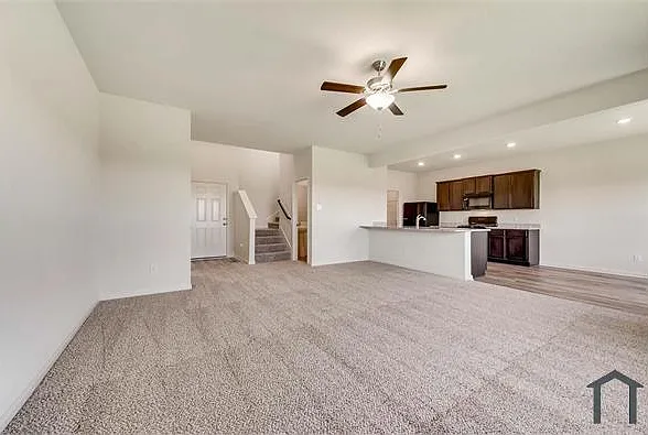 3070 Chillingham Dr — Photo 10
