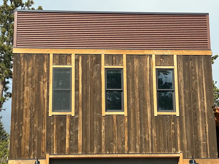 585 W Pine St — Photo 2