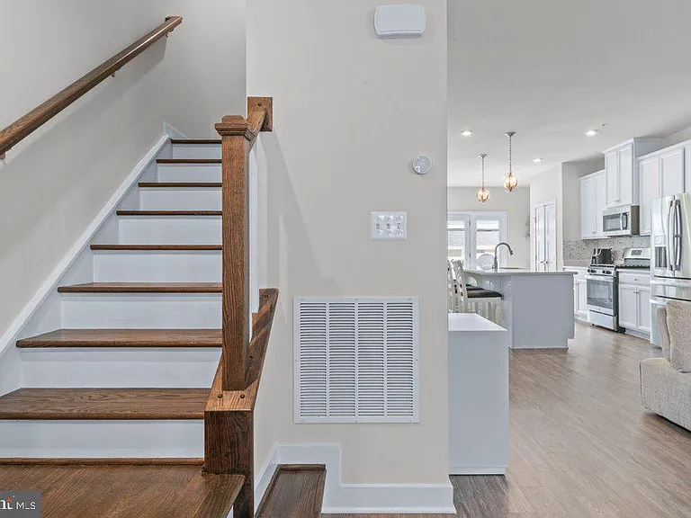 6247 Islington St — Photo 23