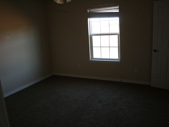 3rd image of 202 E Lakeview Dr