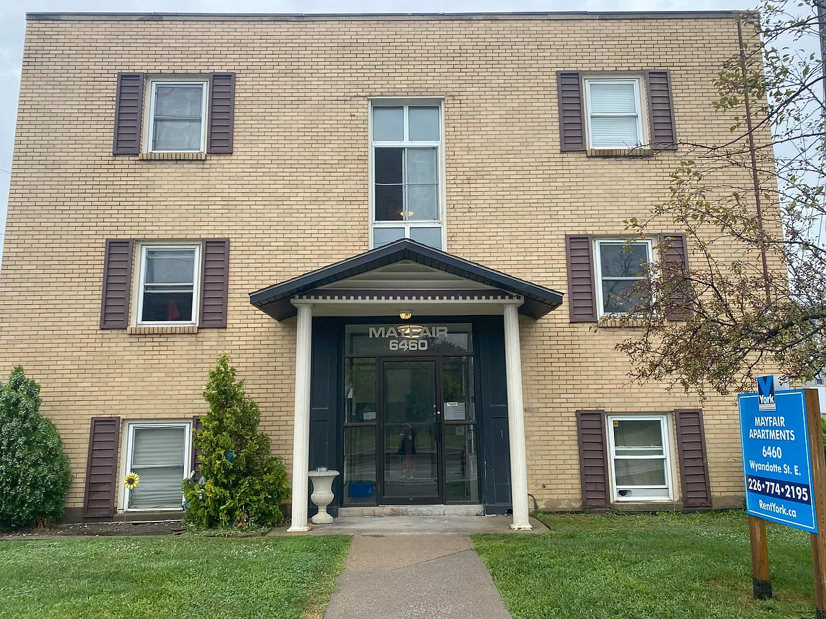 Building Photo - 6460 Wyandotte St E