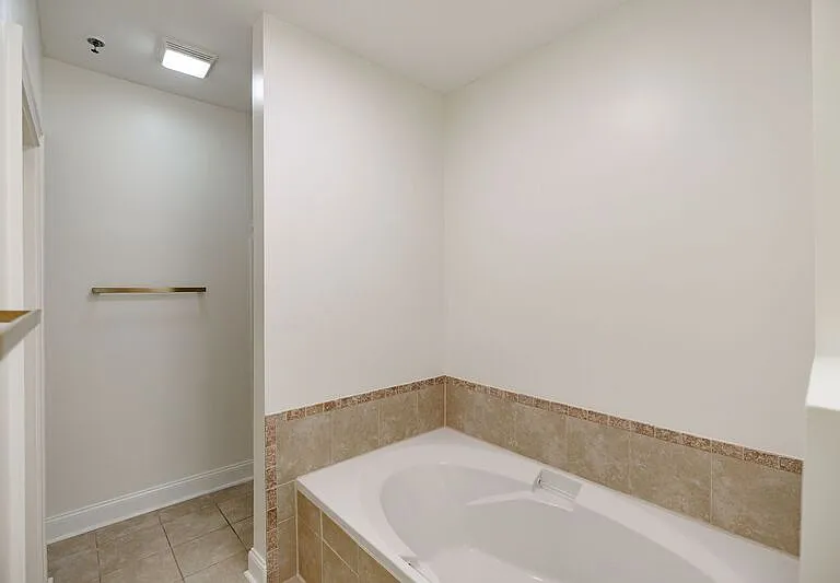 350 Wood Lake Dr #24 — Photo 8