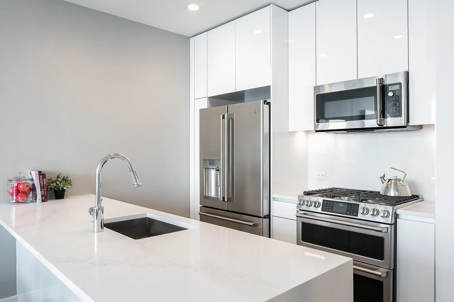 515 West 36th Street — Photo 3