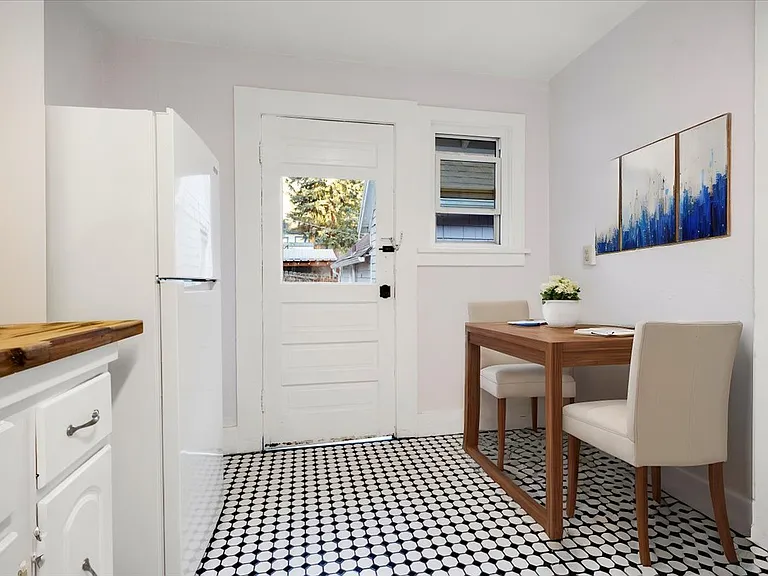 125R Ruxton Ave #3 — Photo 2
