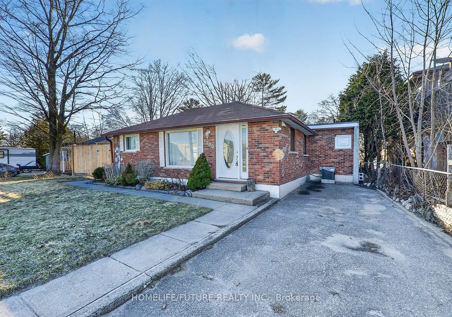 4 bed, $3,000 — Photo 1