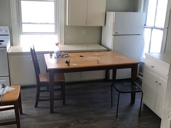 2nd image of 1711 Floyd St APT 2-UPPER