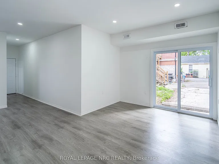 138 Main St W #1B — Photo 3