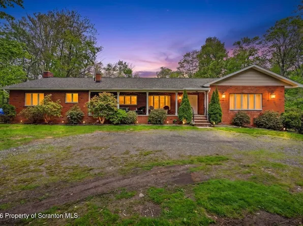 808 Pine St, Covington Township, PA 18444