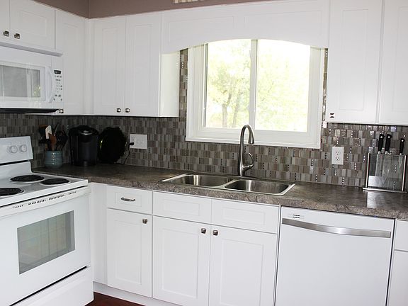 3rd image of 4292 Ashgrove Dr