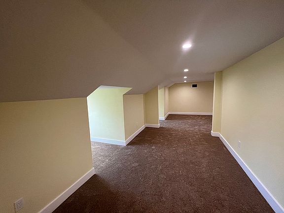 Garage upstairs. A/C