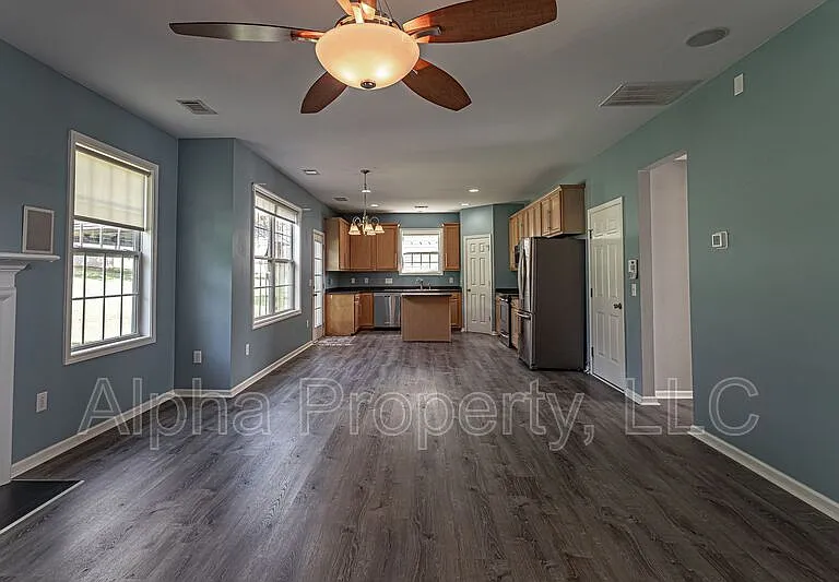 504 Collingsworth Ln — Photo 9