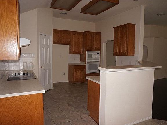 4th image of 1404 Kenya Dr