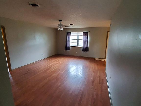 5th image of 4 Dogwood Cir