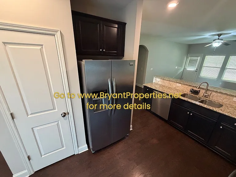 285 Blackthorn Ln — Photo 9