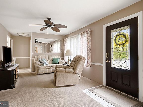 3rd image of 17 Darye Ct