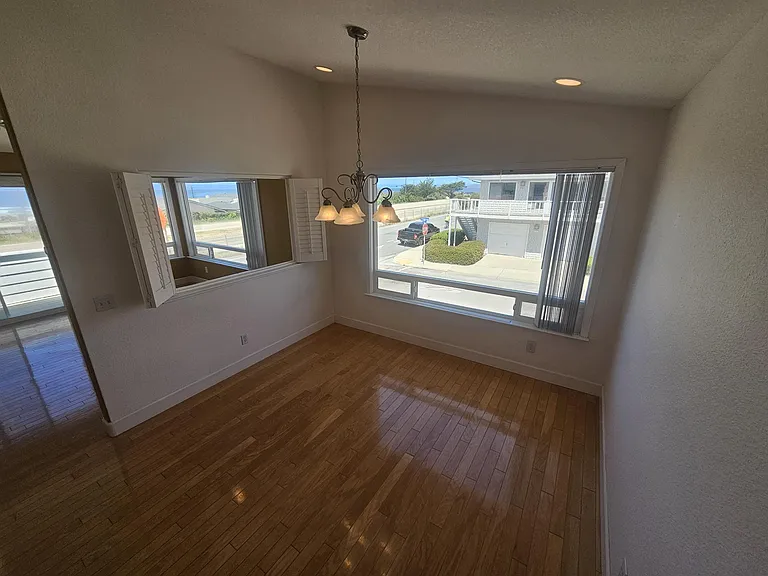 300 Trinidad St — Photo 8