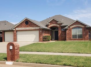 1617 SW 31st St, Moore, OK 73160