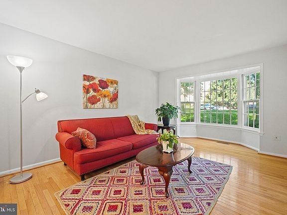 5th image of 4723 Gainsborough Dr