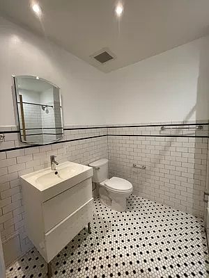 5th image of 2620 Jackson Ave APT 3A
