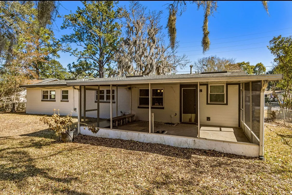 4 bed, 1562 sqft, $2,400 — Photo 2