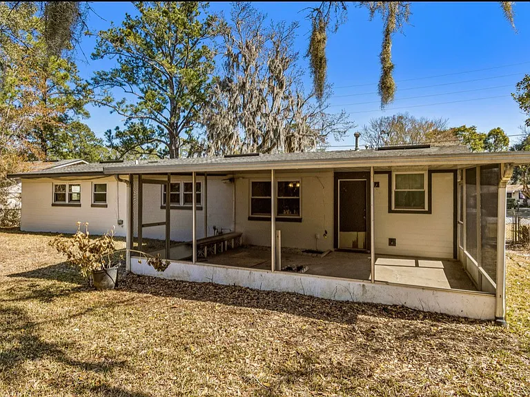 2634 Hugh Edwards Dr — Photo 2