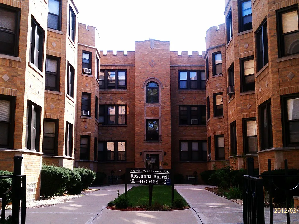 423 W Englewood Ave