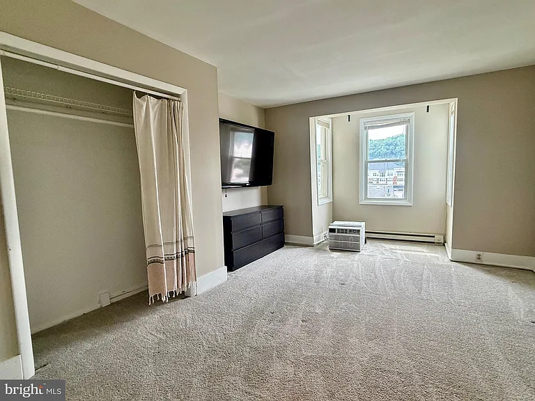 367 E Hector St — Photo 14