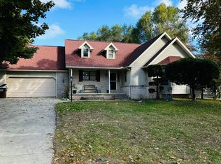 592 E Erie Rd, Temperance, MI 48182