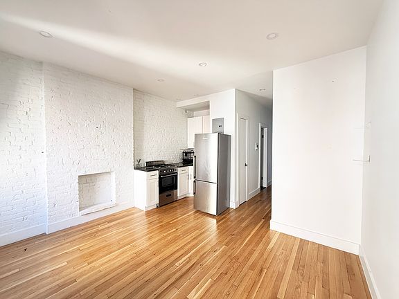 4th image of 128 E 83rd St APT 4A