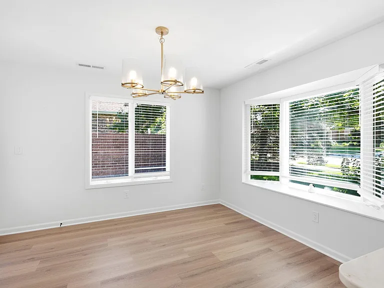 3711 Shadow Glen Ct — Photo 15